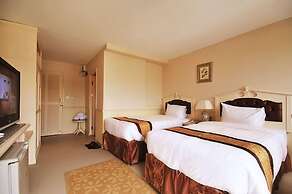 The Airport Greenery Hotel