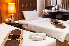 The Airport Greenery Hotel