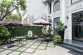 The Alcove Library Hotel