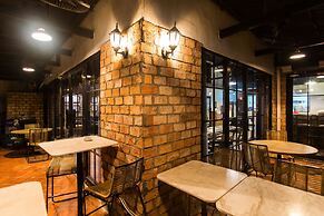 The Alcove Library Hotel