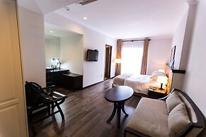 The Alcove Library Hotel