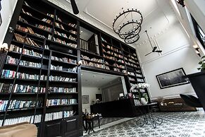 The Alcove Library Hotel