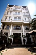 The Alcove Library Hotel