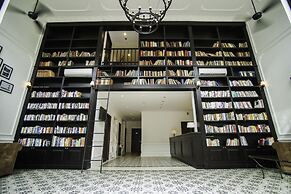 The Alcove Library Hotel