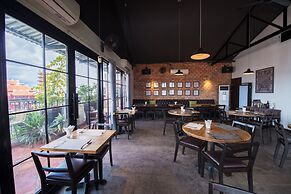 The Alcove Library Hotel