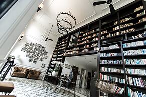 The Alcove Library Hotel