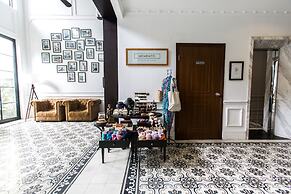 The Alcove Library Hotel