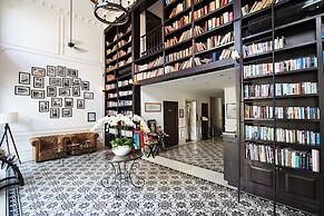 The Alcove Library Hotel