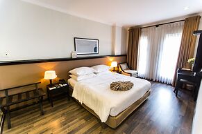 The Alcove Library Hotel