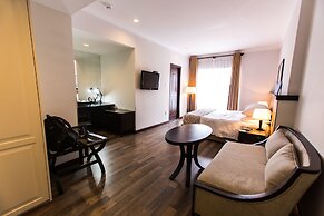 The Alcove Library Hotel