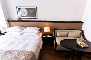 The Alcove Library Hotel