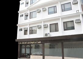 Hotel Metropolitan Karol Bagh