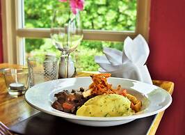 The Bridge of Cally Hotel