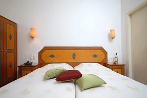 Barbouni Hotel & Studios