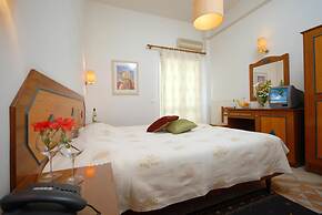 Barbouni Hotel & Studios