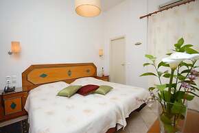 Barbouni Hotel & Studios