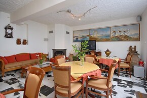 Barbouni Hotel & Studios