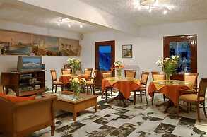 Barbouni Hotel & Studios