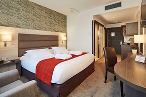 Kyriad Prestige Lyon Est - Saint Priest Eurexpo Hotel and Spa