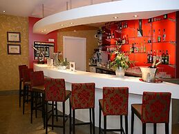 Kyriad Prestige Lyon Est - Saint Priest Eurexpo Hotel and Spa