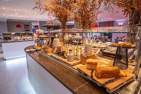 Kyriad Prestige Lyon Est - Saint Priest Eurexpo Hotel and Spa