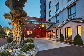 Kyriad Prestige Lyon Est - Saint Priest Eurexpo Hotel and Spa