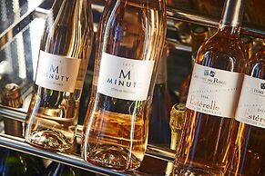 Kyriad Prestige Lyon Est - Saint Priest Eurexpo Hotel and Spa
