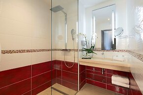Kyriad Prestige Lyon Est - Saint Priest Eurexpo Hotel and Spa
