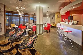 Kyriad Prestige Lyon Est - Saint Priest Eurexpo Hotel and Spa