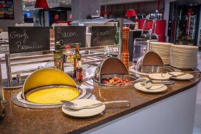 Kyriad Prestige Lyon Est - Saint Priest Eurexpo Hotel and Spa