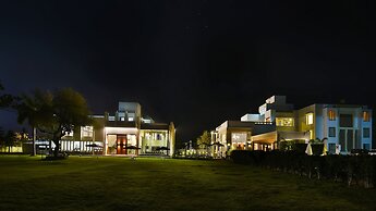 Lariya Resort