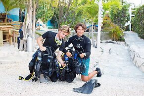 Scuba Lodge & Ocean Suites