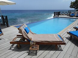 Scuba Lodge & Ocean Suites