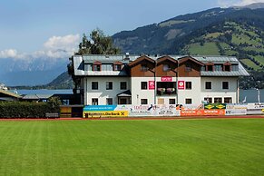 JUNGES HOTEL ZELL AM SEE - Hostel