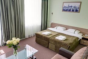 Tan Hotel