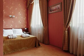 Royal Street Hotel