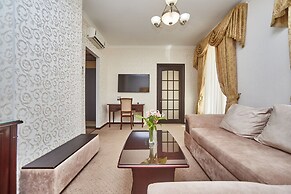 Royal Street Hotel