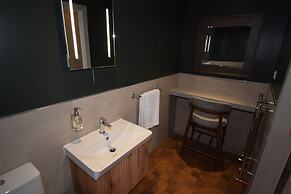 The Elphinstone Hotel