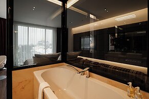11 Mirrors Design Hotel