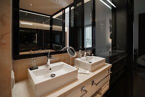 11 Mirrors Design Hotel