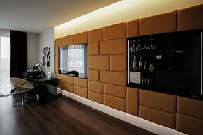 11 Mirrors Design Hotel