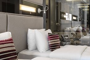 11 Mirrors Design Hotel