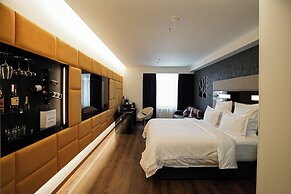 11 Mirrors Design Hotel