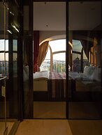 11 Mirrors Design Hotel