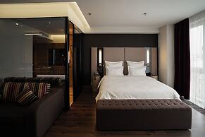 11 Mirrors Design Hotel