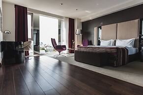 11 Mirrors Design Hotel