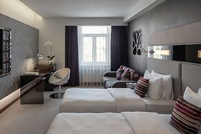 11 Mirrors Design Hotel