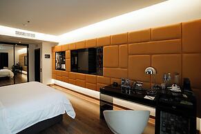 11 Mirrors Design Hotel