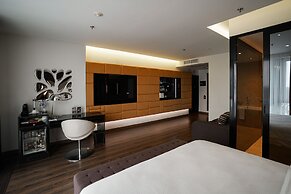 11 Mirrors Design Hotel