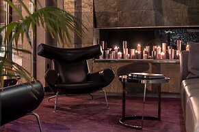 11 Mirrors Design Hotel